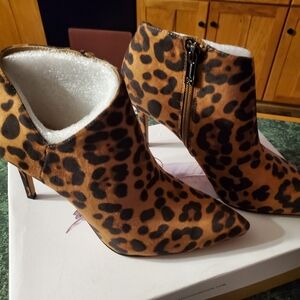 LEAPORD Booties in micro-suede! Gorgeous Gift Giving 🎁